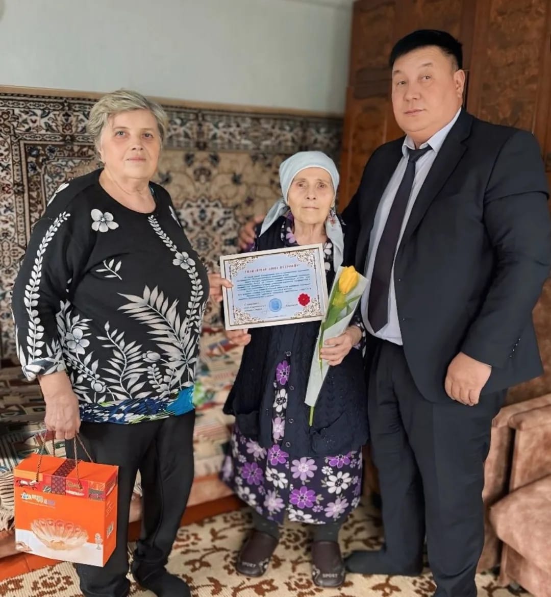 Ауыл әкімі тыл еңбеккерлерін 8 наурыз мерекесімен құттықтады