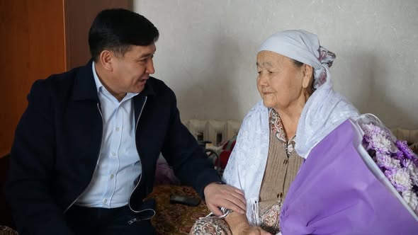 ТҮРКІСТАН: ОРДАБАСЫДА АНАЛАР ҚҰРМЕТКЕ БӨЛЕНДІ