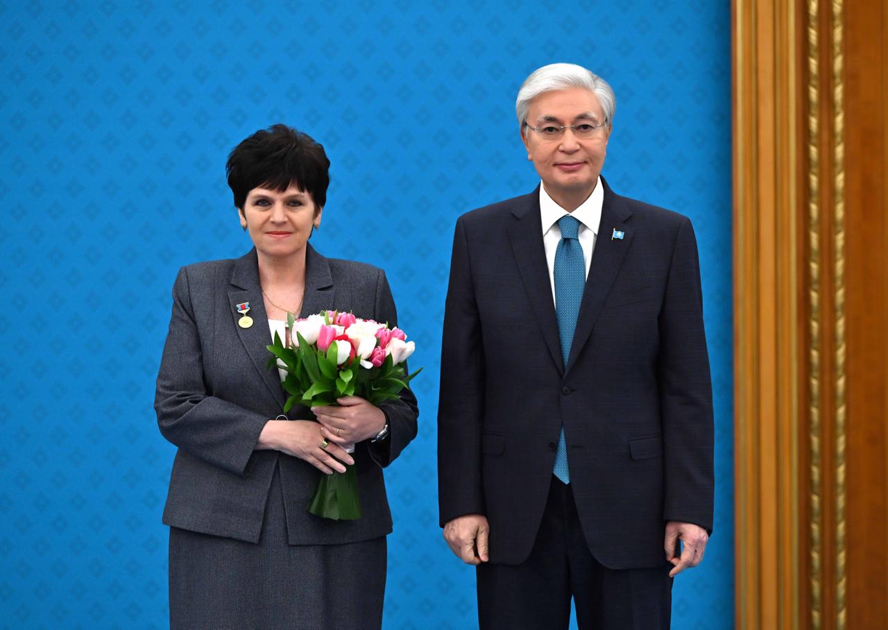 В преддверии Международного женского дня Глава государства Касым-Жомарт Токаев наградил высокими государственными наградами группу женщин, внесших значительный вклад в развитие страны