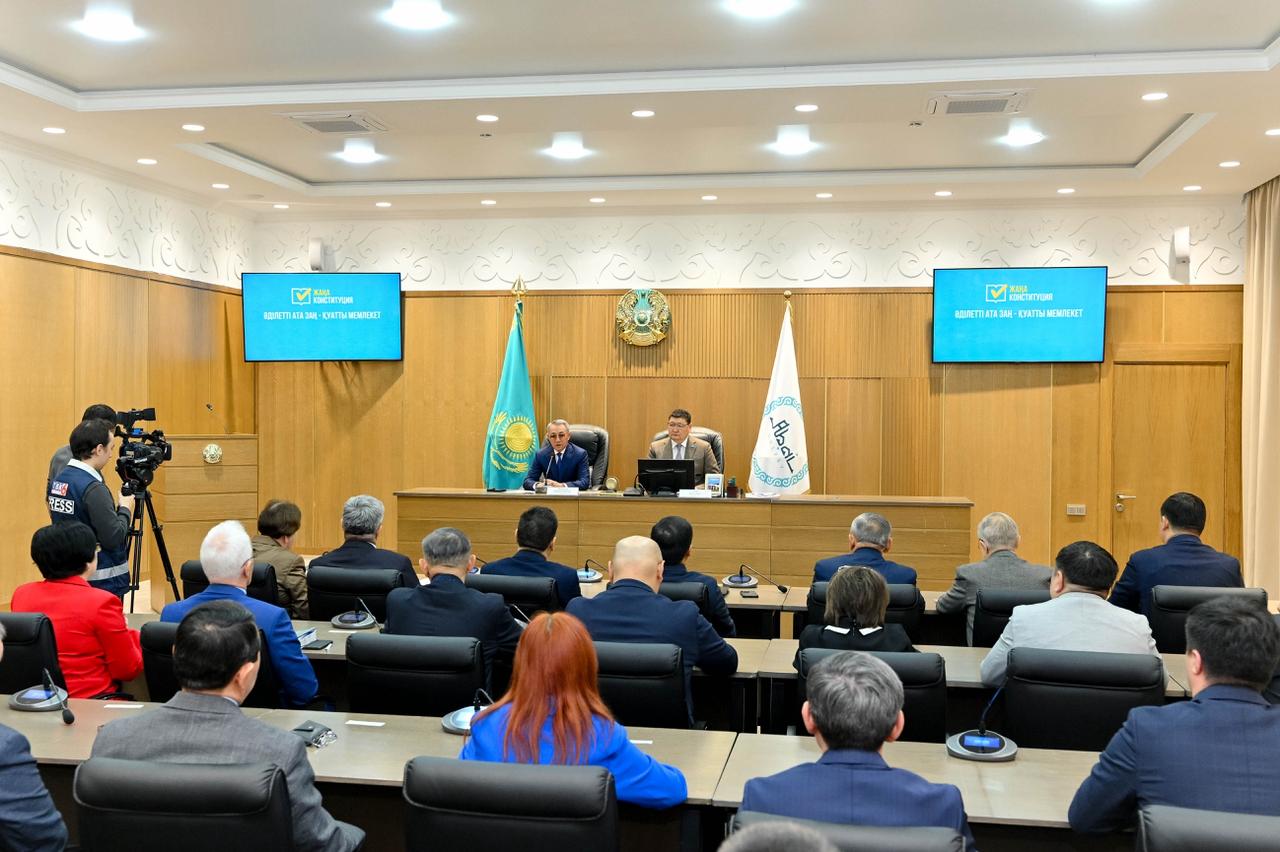 Члены общественного совета области Абай выразили поддержку новой Конституции