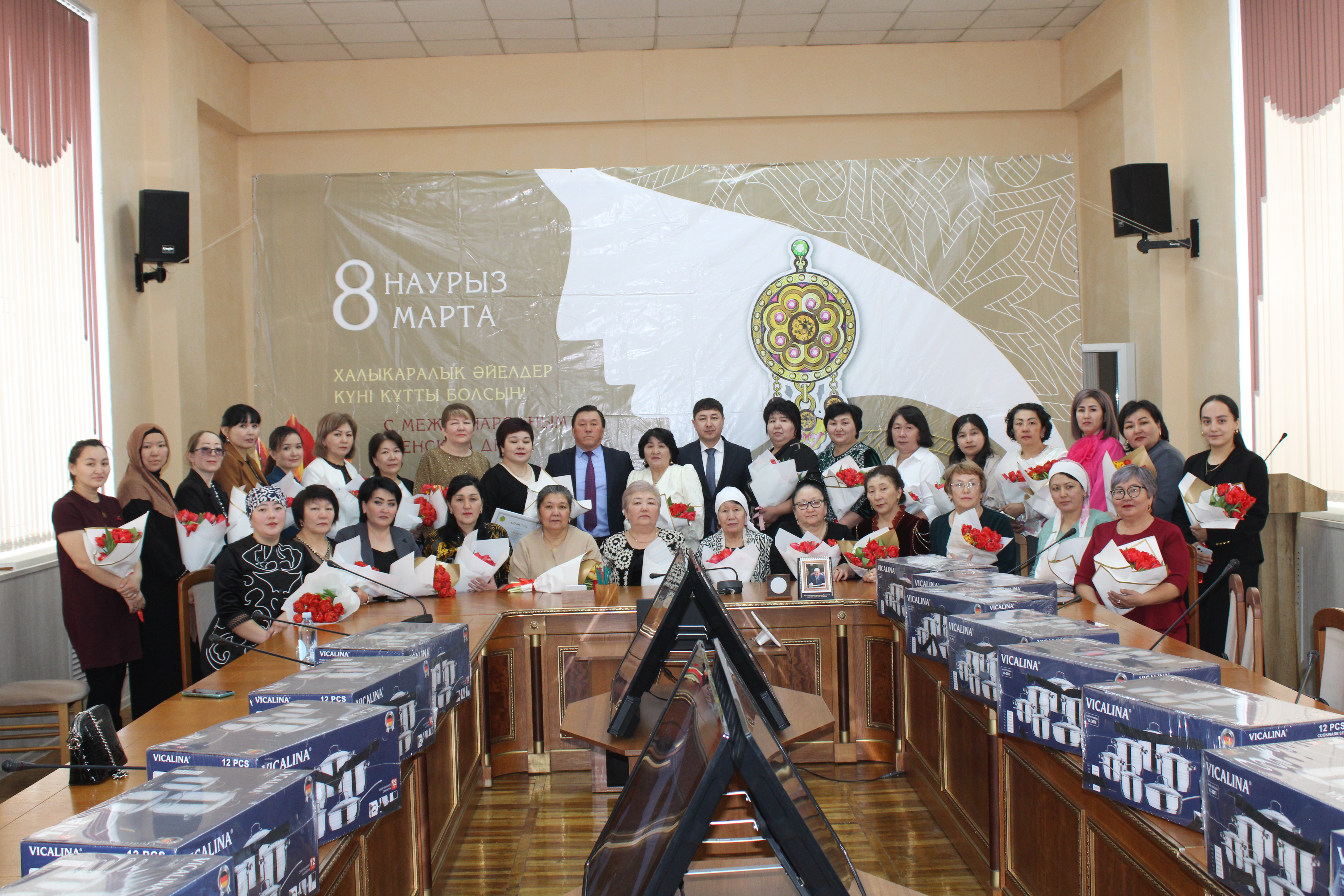 В районном акимате состоялась праздничная встреча в честь женщин