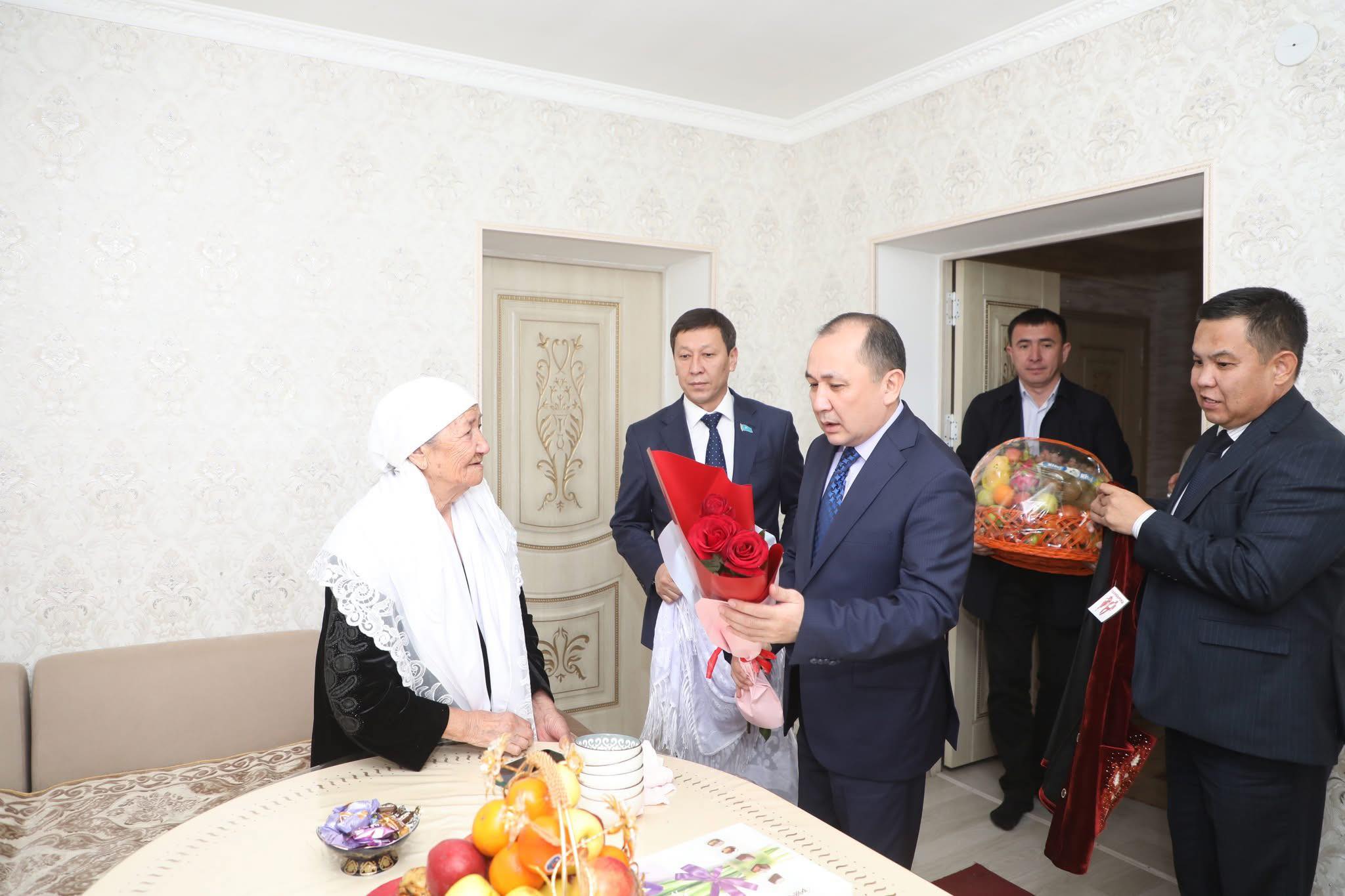 ТҮРКІСТАН: САРЫАҒАШТА ҒАСЫР ЖАСАҒАН АНАЛАРҒА ҚҰРМЕТ КӨРСЕТІЛДІ