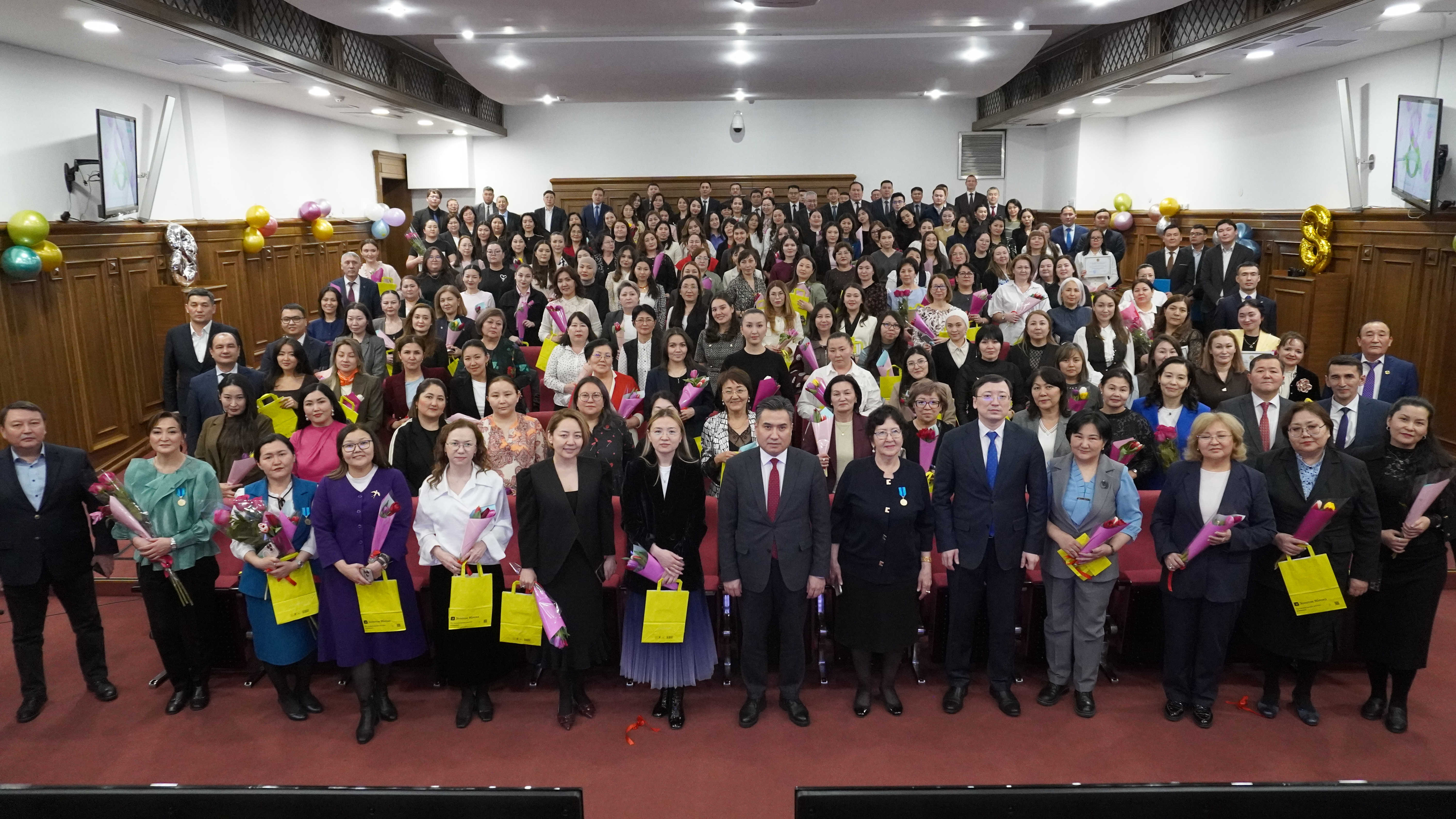 Қарағанды облысының мемлекеттік еңбек инспекторы мемлекеттік наградамен марапатталды