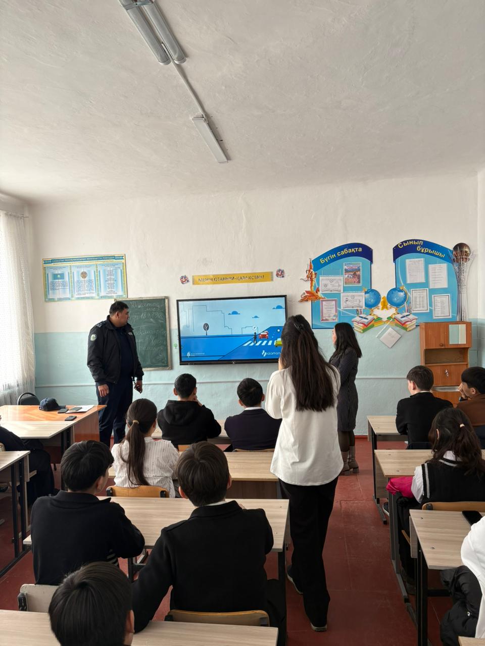 Мектеп оқушыларына жол қозғалысы қауіпсіздігі бойынша түсіндіру жұмыстары жүргізілді