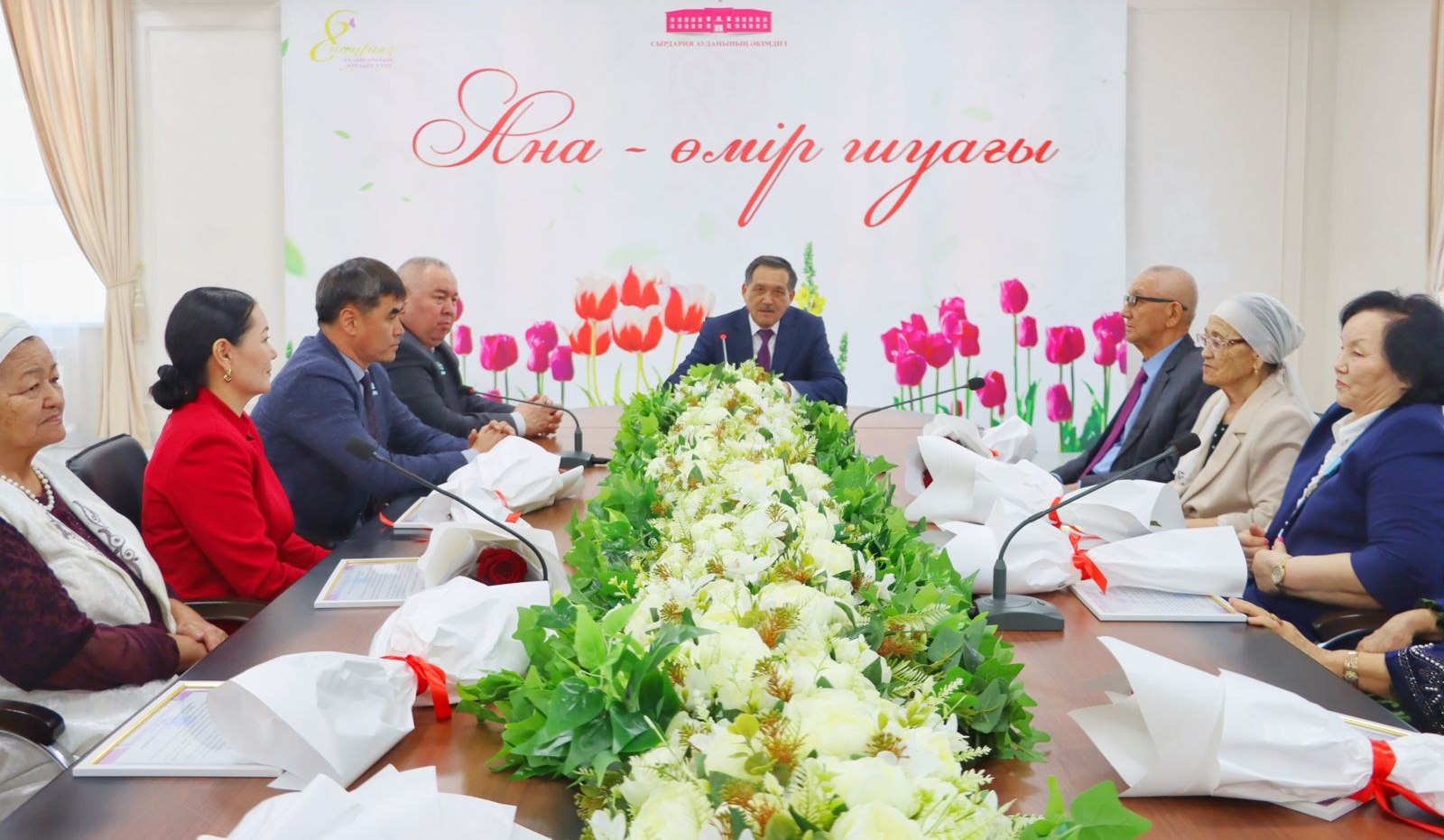 Ақ жаулықты аналарға құрмет көрсетілді