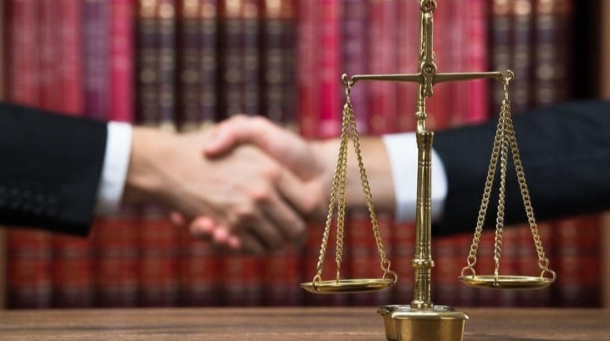 «Кабинет права» – это место, где каждый гражданин может получить необходимую правовую информацию (бесплатную юридическую помощь).