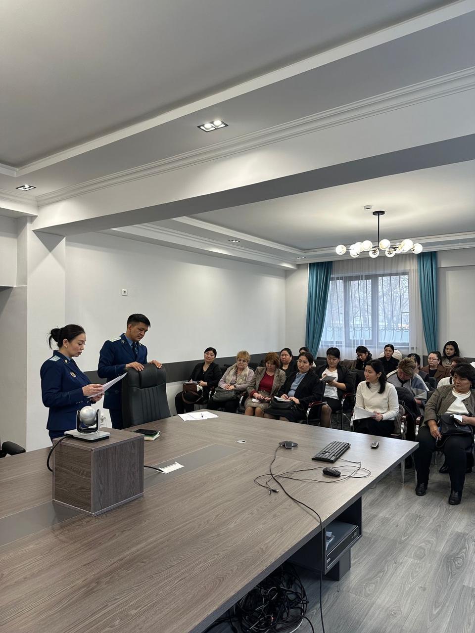 Директорам школ Алматы разъяснили ограничения при приеме на работу