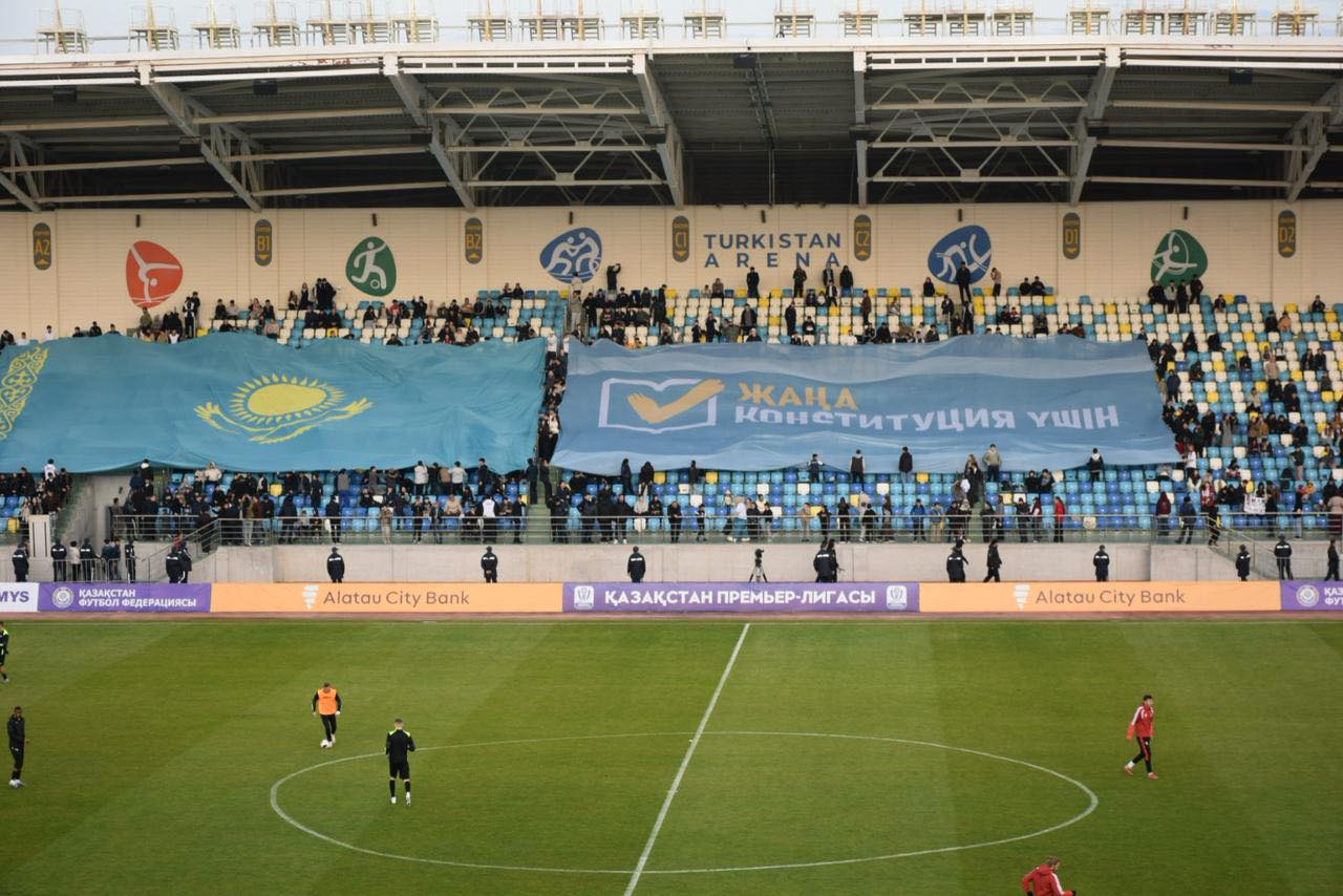 ТҮРКІСТАНДАҒЫ СТАДИОНДА ФУТБОЛДАН ТАРТЫСТЫ МАТЧ ӨТТІ
