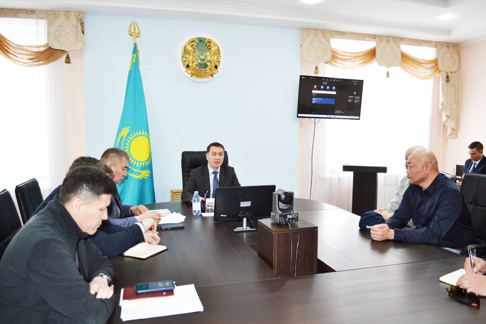 Саумалкөл ауылында кәріз-тазарту жүйесінің үшінші кезегін қайта жаңартуға қатысты техникалық кеңес.