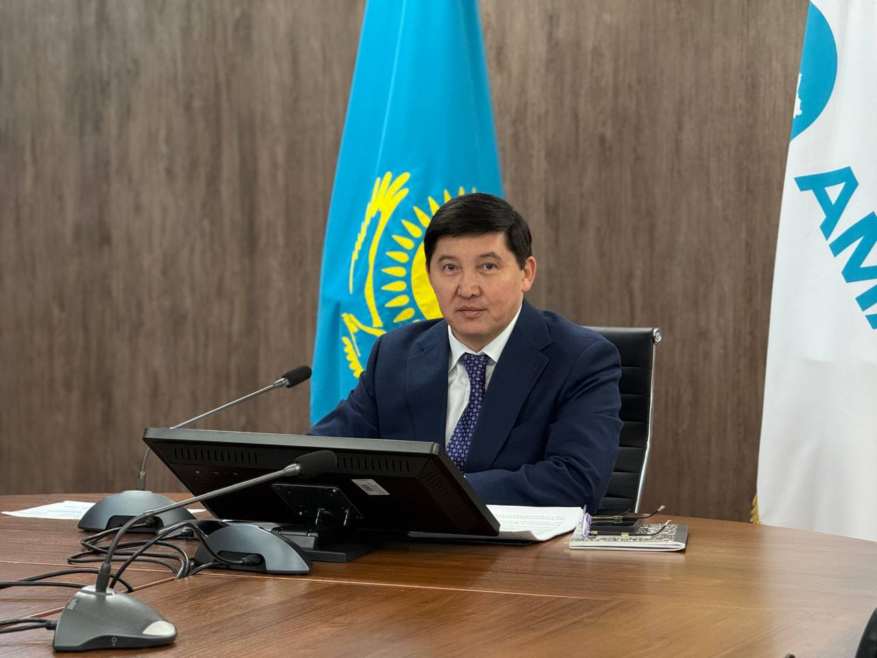 Сауда және интеграция вице-министрі Айдар Әбілдабеков «AMANAT» партиясының алаңында азаматтарды қабылдады