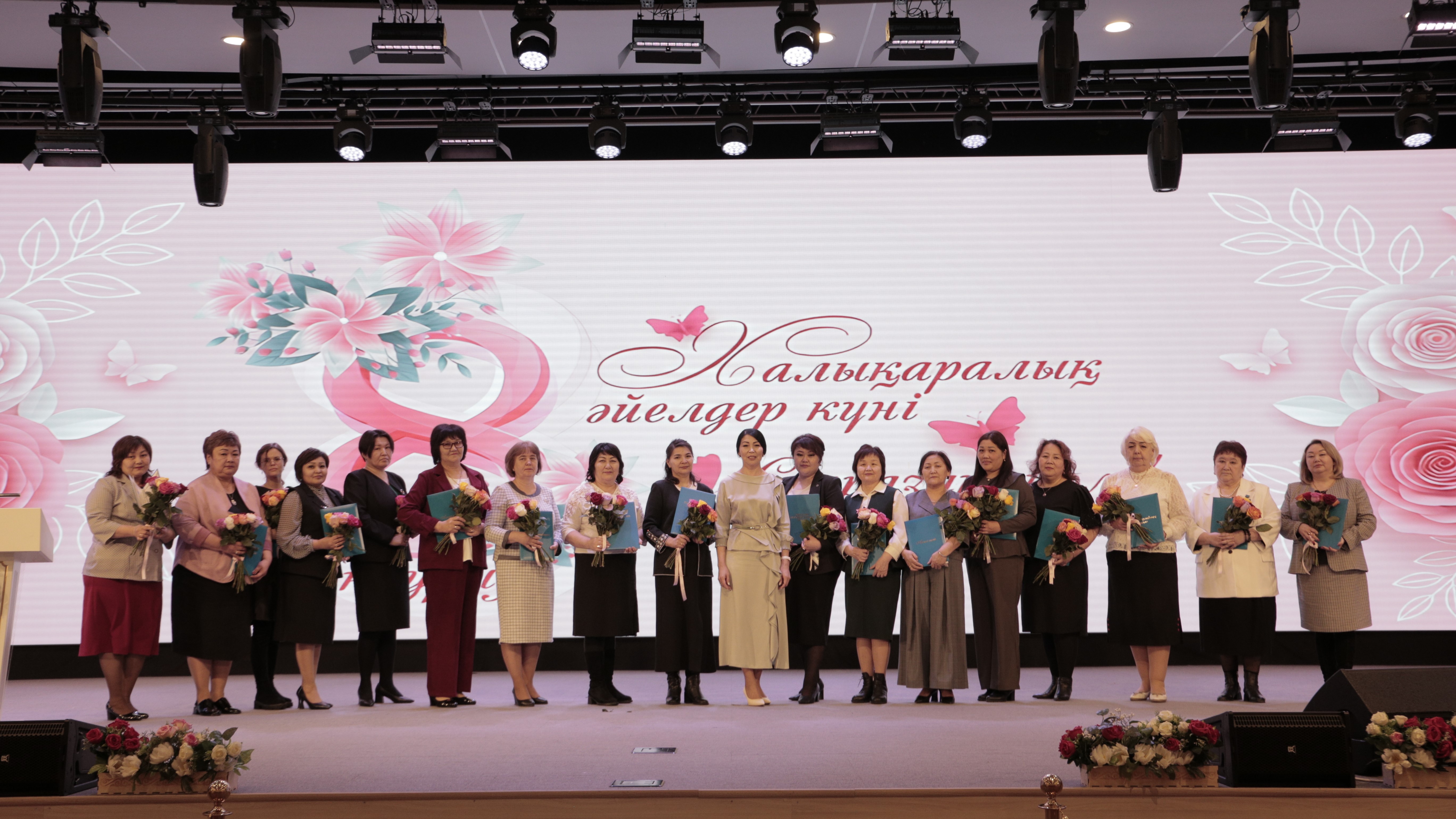 Көктем шуағы мен құрметке толы ару ұстаздар мерекесі