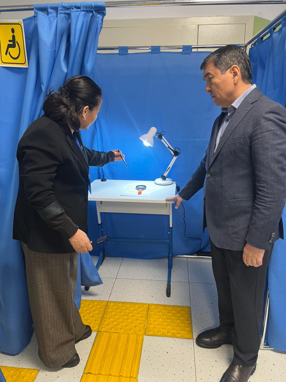 РЕФЕРЕНДУМ: МҮМКІНДІГІ ШЕКТЕУЛІ ДАУЫС БЕРУШІЛЕРГЕ ЖАСАЛҒАН ЖАҒДАЙ ТЕКСЕРІЛДІ