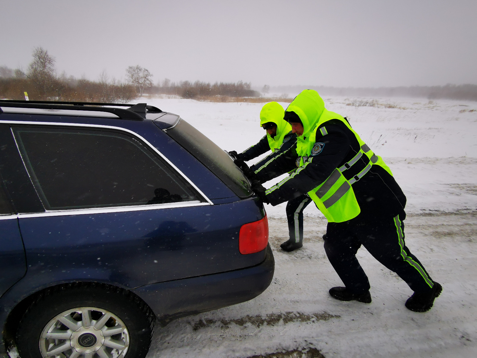 СҚО-да жүздеген көлік қолайсыз ауа райының басылуын күтуде