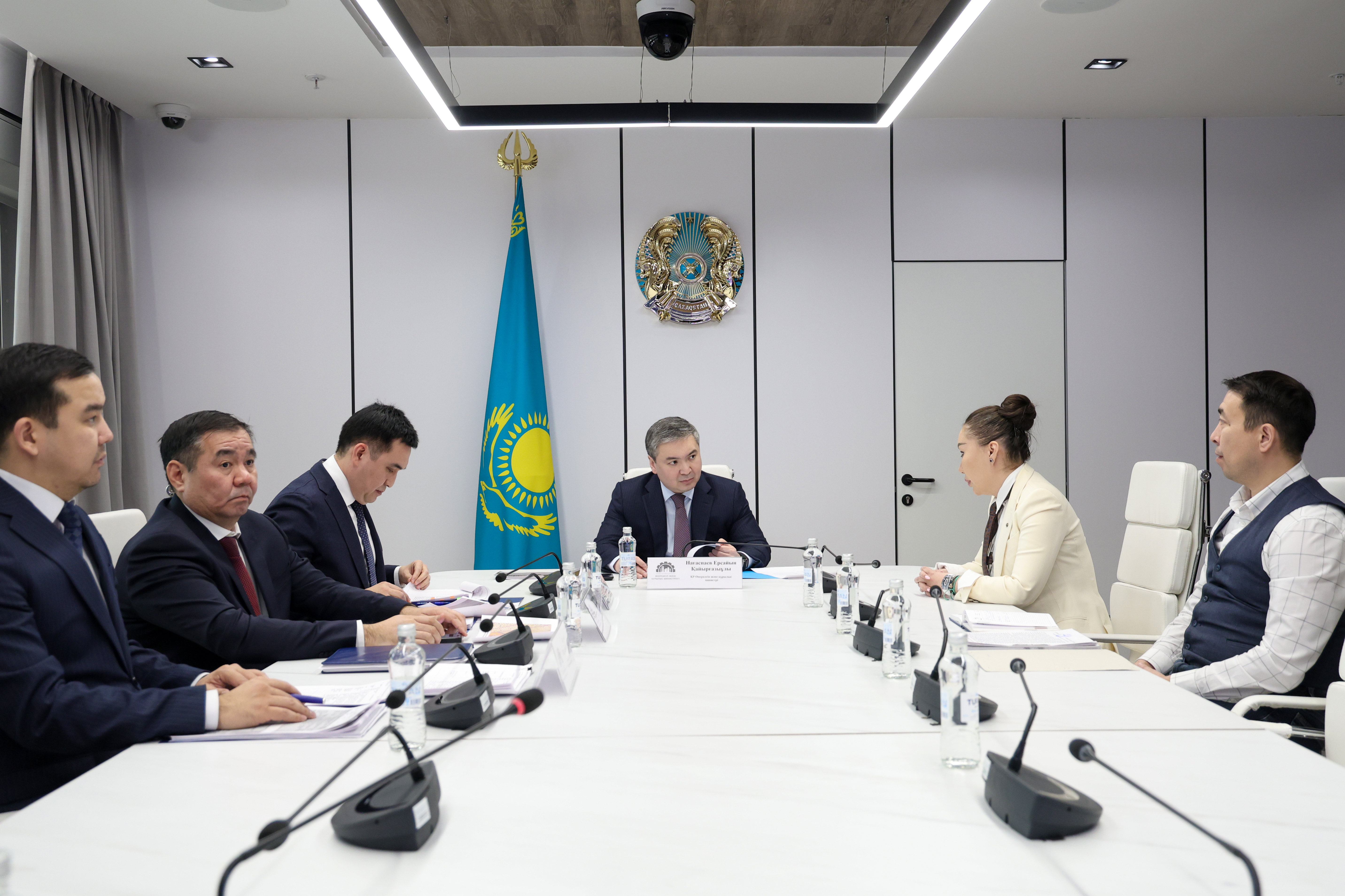 Министр промышленности и строительства провёл приём граждан