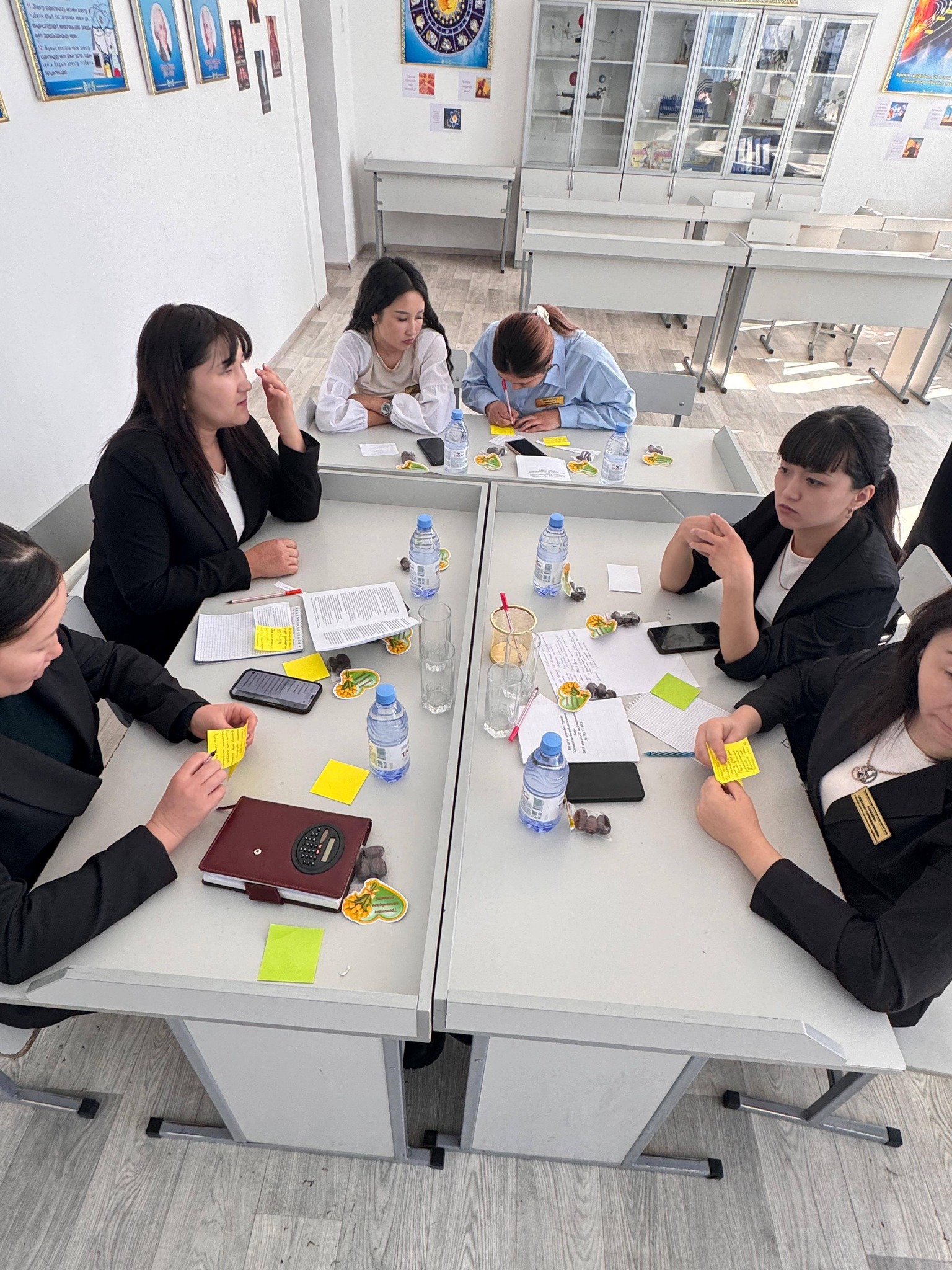 «Педагогтің құқықтары мен жауапкершілігі» тақырыбында аудандық дөңгелек үстел өтті