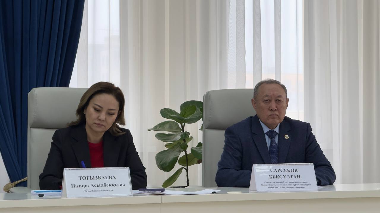 В районе прошла встреча с сотрудниками по вопросам предстоящего республиканского референдума