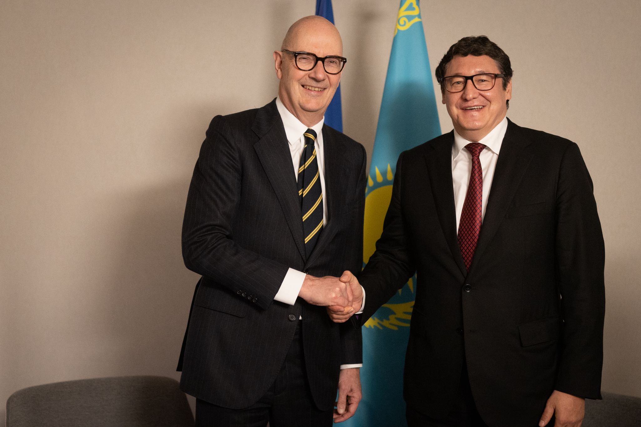 Алмасадам Саткалиев провел ряд двусторонних встреч на полях ядерного саммита в Париже