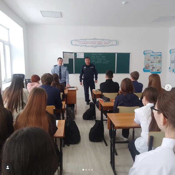 2026 жылғы 3 наурызда «Костряков жалпы білім беретін мектебінде» КММ Федоров ауданы ПБ кәмелетке толмағандар істері жөніндегі жедел уәкілі полиция капитаны Р.Н. Сакмаров учаскелік полиция инспекторы С.М. Турсунов бірлесіп оқушыларға профилактикалық дәрістер өткізді.