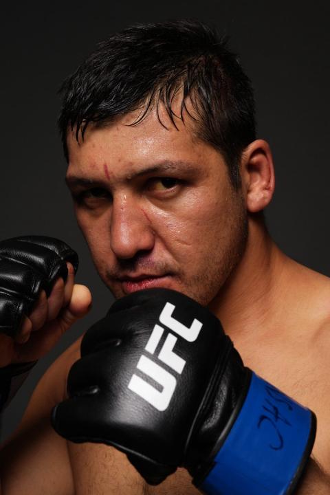 ВОЕННОСЛУЖАЩИЙ ВООРУЖЕННЫХ СИЛ КАЗАХСТАНА ПОБЕДИЛ В ТУРНИРЕ UFC 326