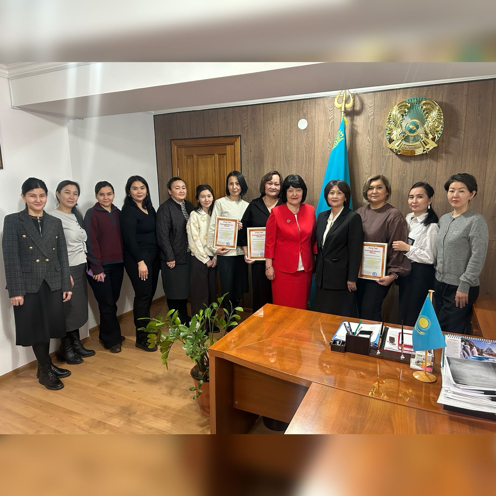 Ағымдағы жылдың 6 наурыз күні Департамент басшысы А.М.Латыпова департамент басшысының орынбасары Әдеп жөніндегі уәкілі А.Д.Сулейменованың ұсынысымен департаменттің мамандарын салтанатты түрде  марапаттады.