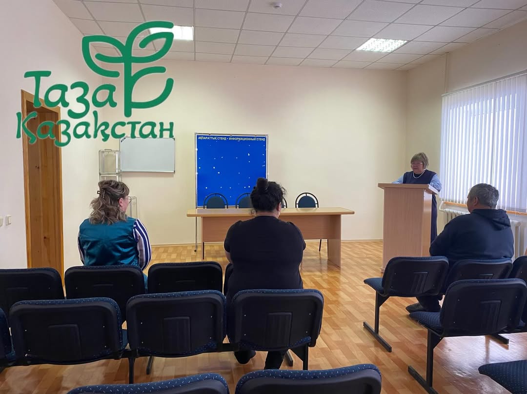 Свердловка ауылында республикалық «Таза Қазақстан» экологиялық бағдарламасы аясында Свердлов ауылдық округінің әкімі тұрғындармен аулаларды абаттандыру қағидалары бойынша түсіндіру жұмыстарын жүргізді.