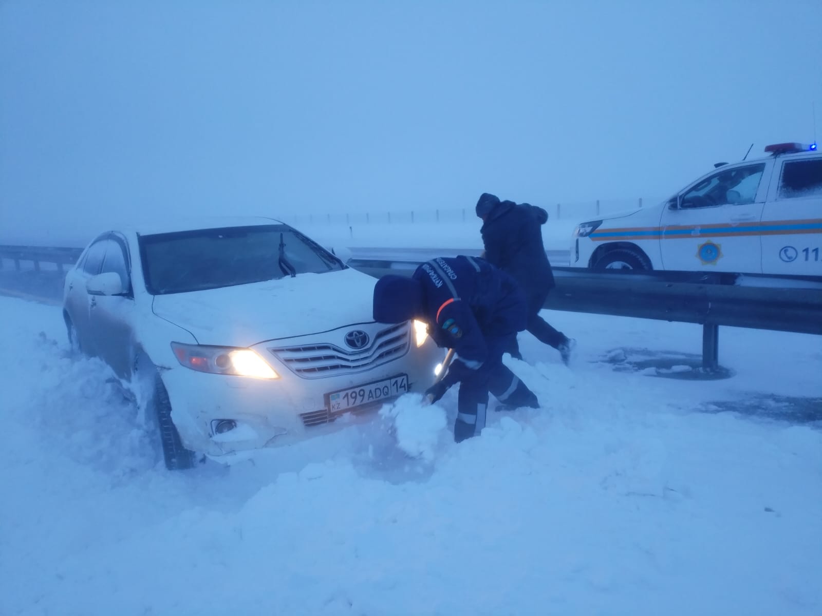 Сотрудники МЧС спасли и эвакуировали из снежных заносов  порядка 300 человек
