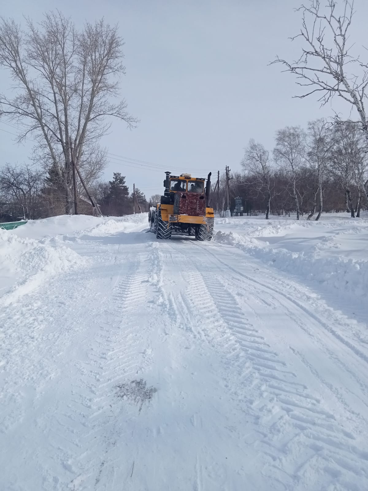 ТОО «Святодуховка Агро» провел расчистку внутрипоселковых дорог от снега в селе Святодуховка (шесть улиц протяженностью 7,7 км.)