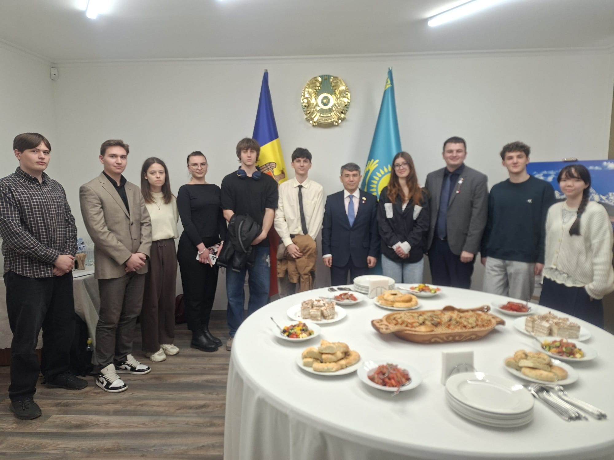 Қазақстан Елшілігі студенттерге дипломатиялық жұмыстың практикалық қырларын таныстырды