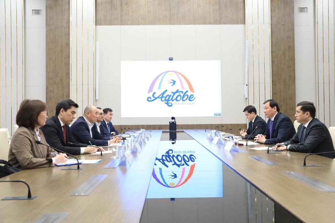 Облыс әкімі Асхат Шахаров «Атамекен» ҰКП Төралқа төрағасы Қанат Шарлапаевпен кездесті