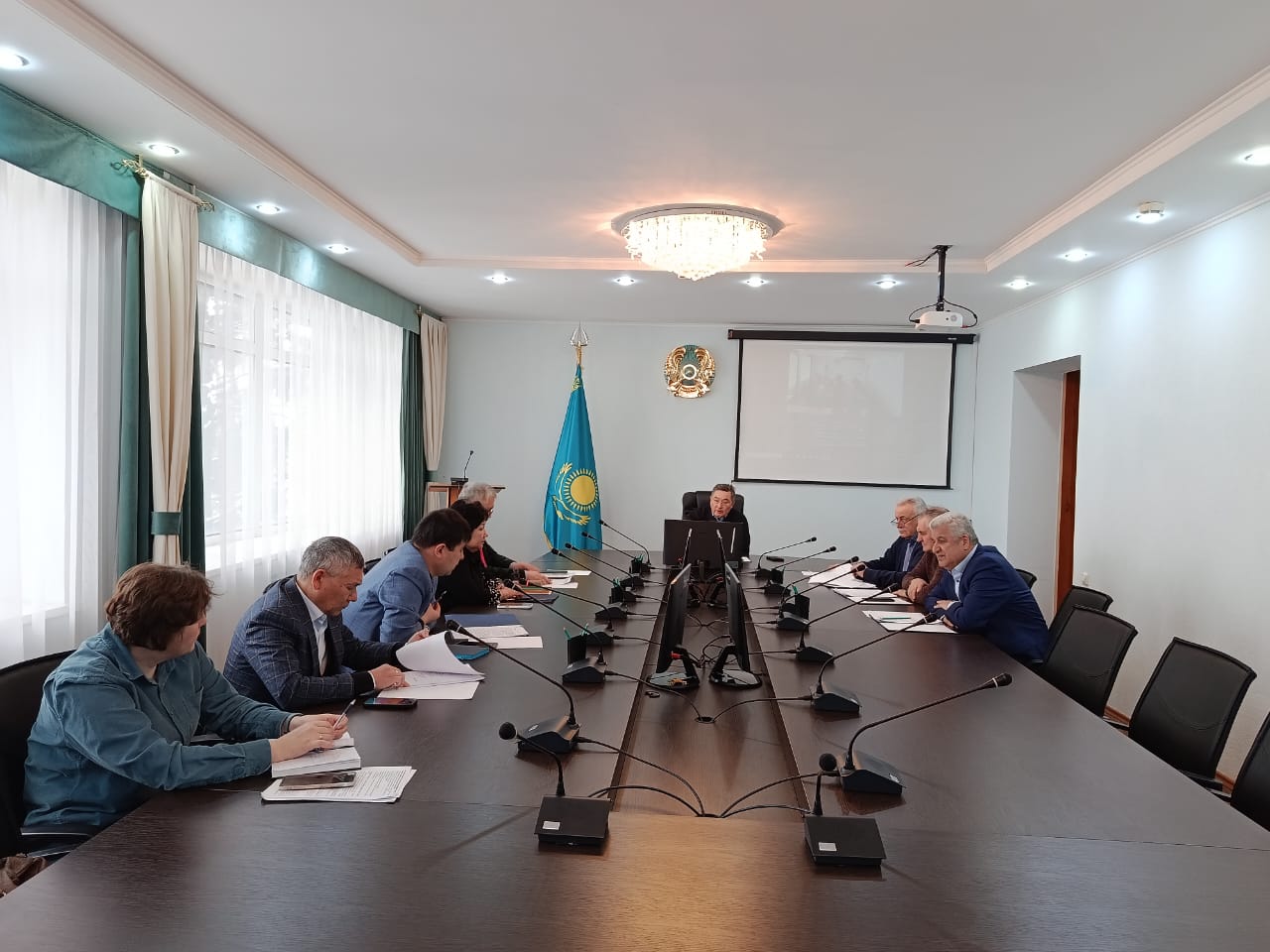 Бюджет, қаржы, экономика салаларын дамыту мәселелері  жөніндегі тұрақты депутаттық комиссияның отырысы