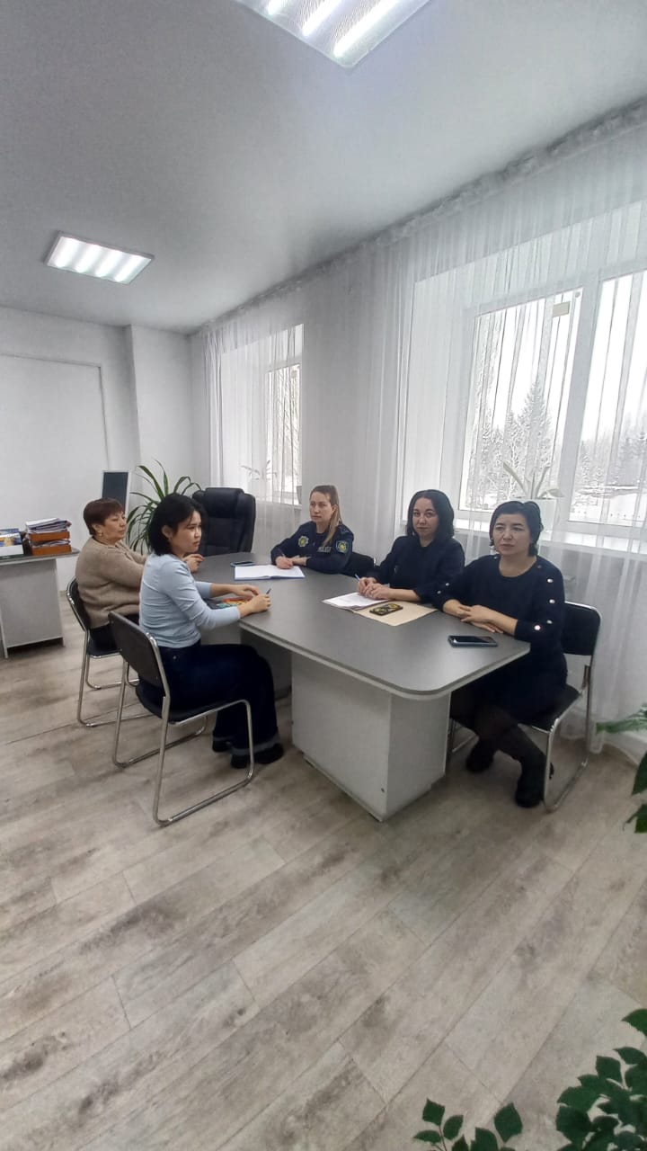 Қазақстан Республикасының жаңа Конституциясының жобасымен танысу мақсатында еңбек ұжымдарында ақпараттық жұмыстар атқарылуда