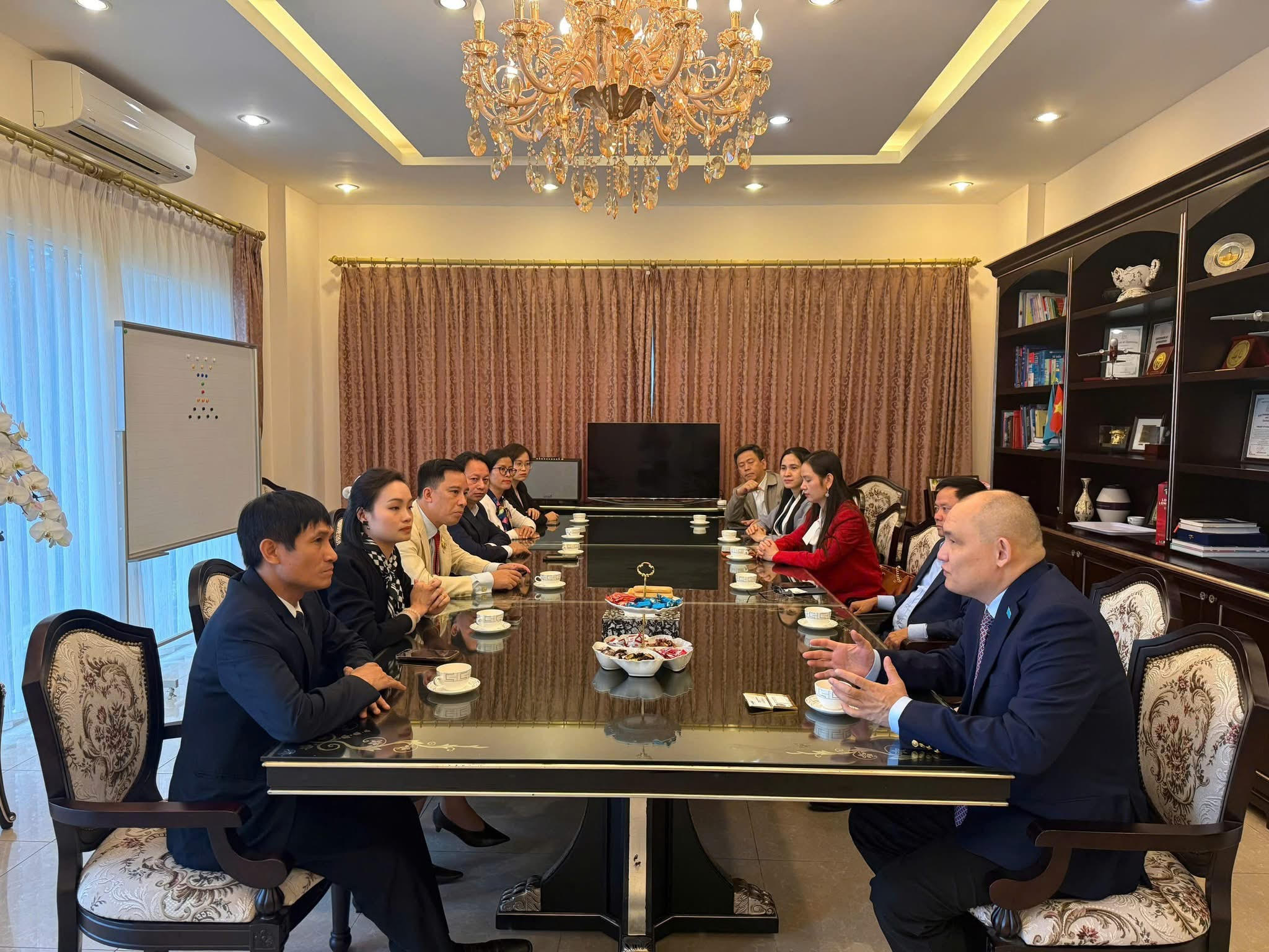 ҚР Елшісі вьетнамдық бизнес өкілдерімен Қазақстанның конституциялық реформаларын талқылады