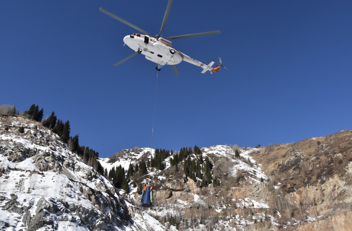 В горах Алматы для спуска лавин применяются современные технологии