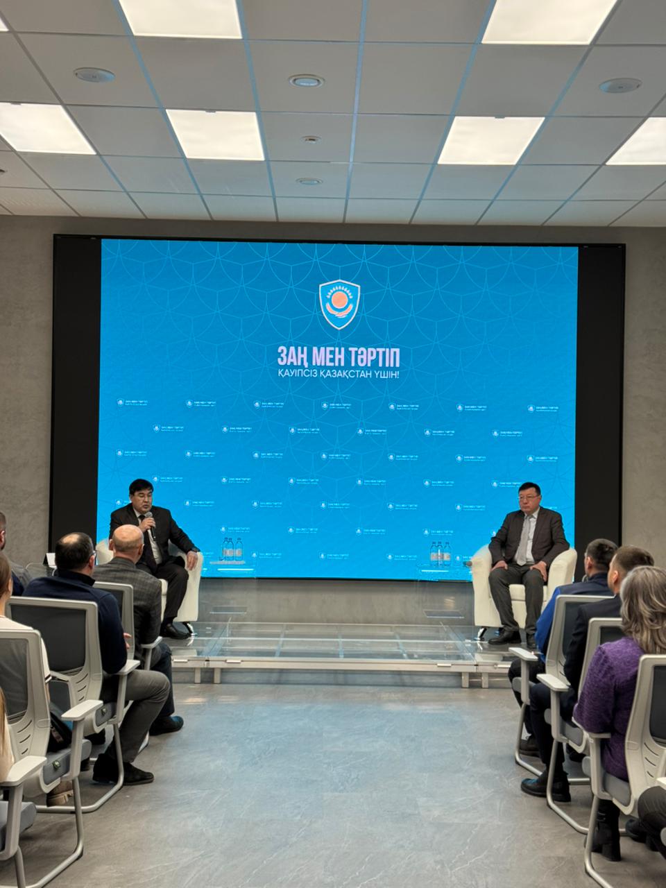 Екібастұзда өткен кездесуде қызметкерлердің еңбек құқықтарын қорғау мәселелері қаралды