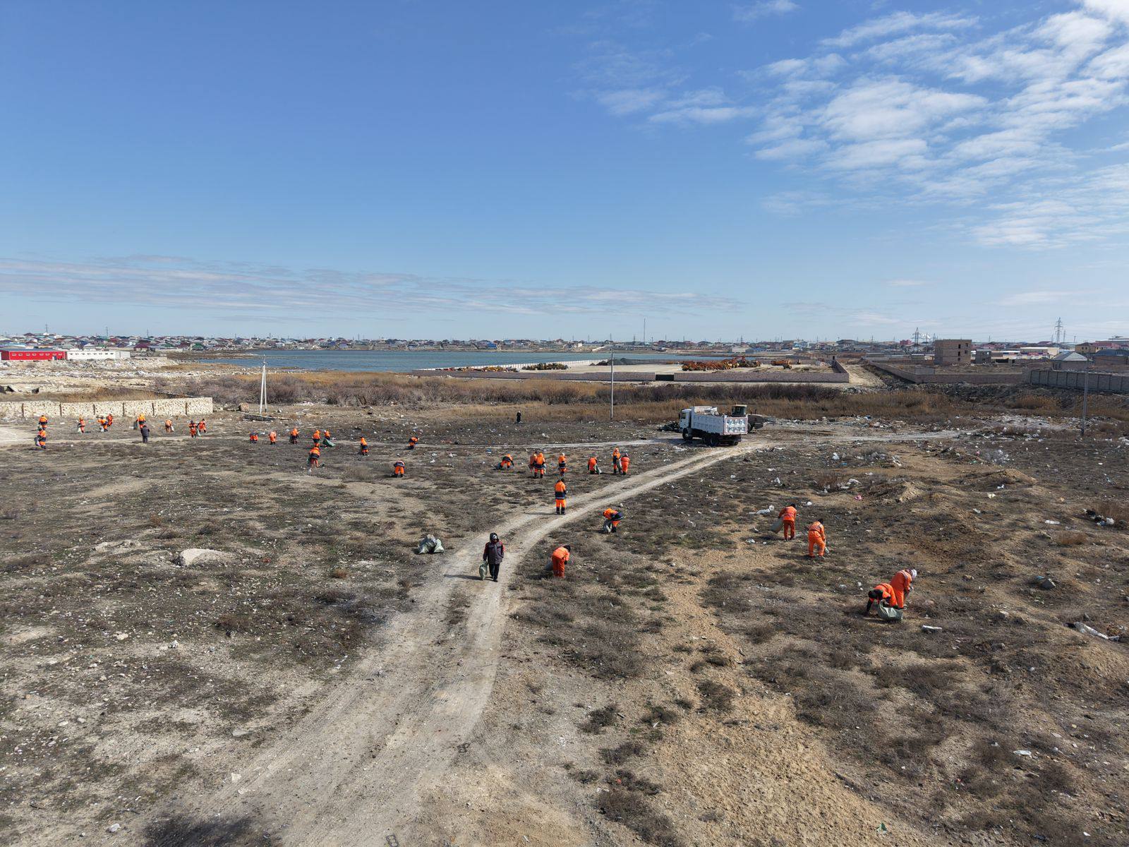 Заңсыз қоқыспен күрес: Ақтауда бір мезетте 30 тоннаға жуық қоқыс шығарылды