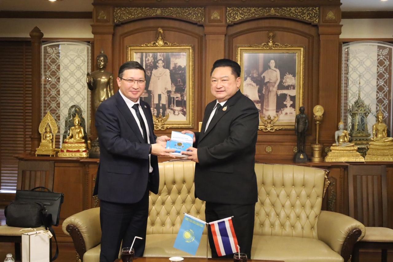 Қазақстандағы конституциялық референдум мен әлеуметтік-экономикалық реформалар Таиланд өңірлерінің назарында