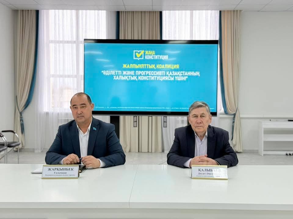 Депутаттар мен қоғамдық кеңес мүшелері конституция жобасын талқылады