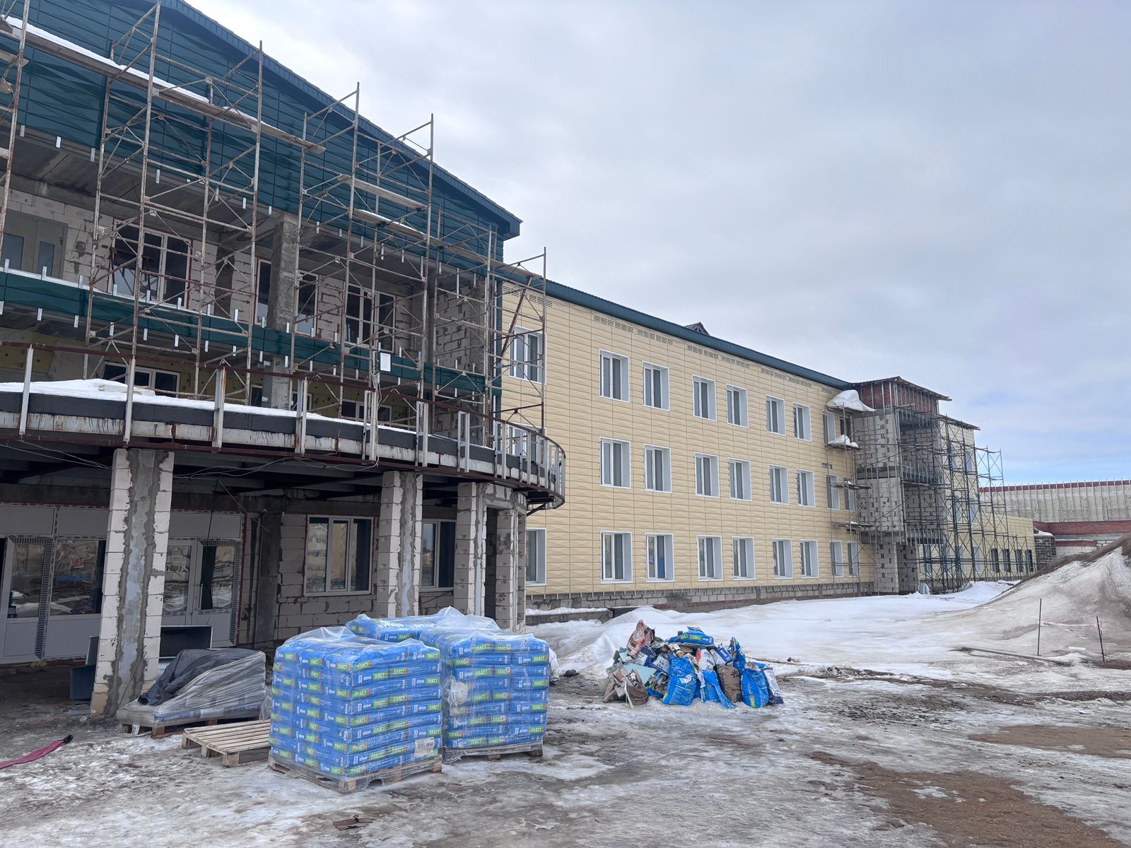 Мүгедектігі бар адамдарға арналған 150 орындық оңалту орталығының құрылыс барысымен танысты