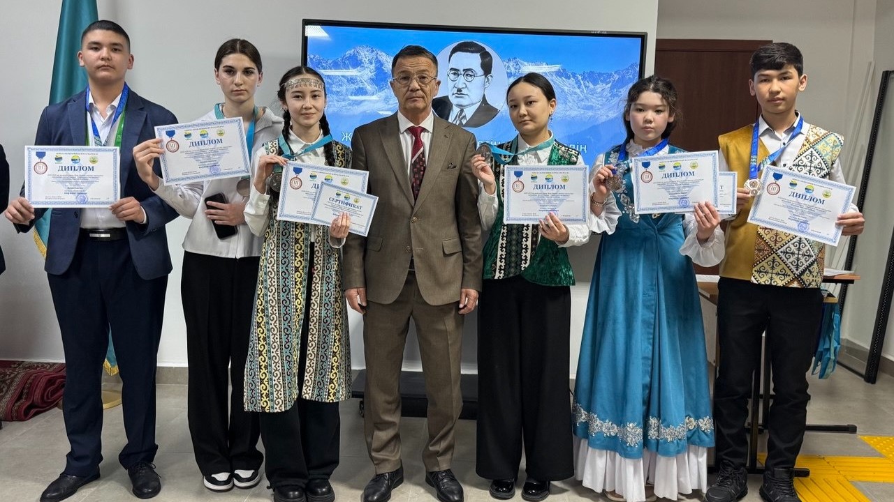 Көкшетауда «Ілияс Жансүгіров оқулары» мен «Мұқағали Мақатаев оқулары» байқауларының облыстық кезеңдері өтті