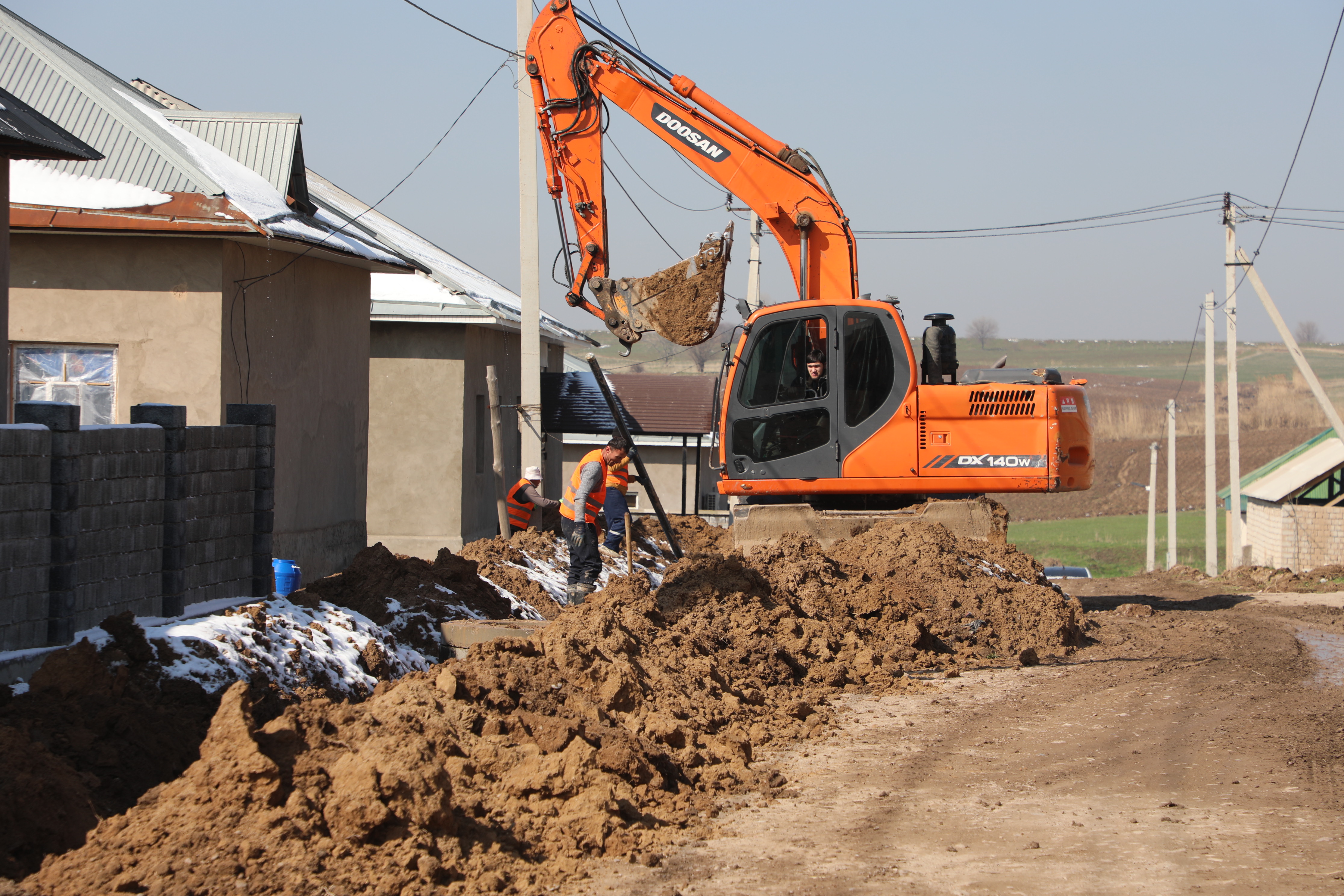 САРЫАҒАШ: АҚЖАР АУЫЛДЫҚ ОКРУГІНДЕ АУЫЗ СУ ҚҰРЫЛЫС ЖҰМЫСТАРЫ ҚАРҚЫНДЫ ЖҮРГІЗІЛУДЕ