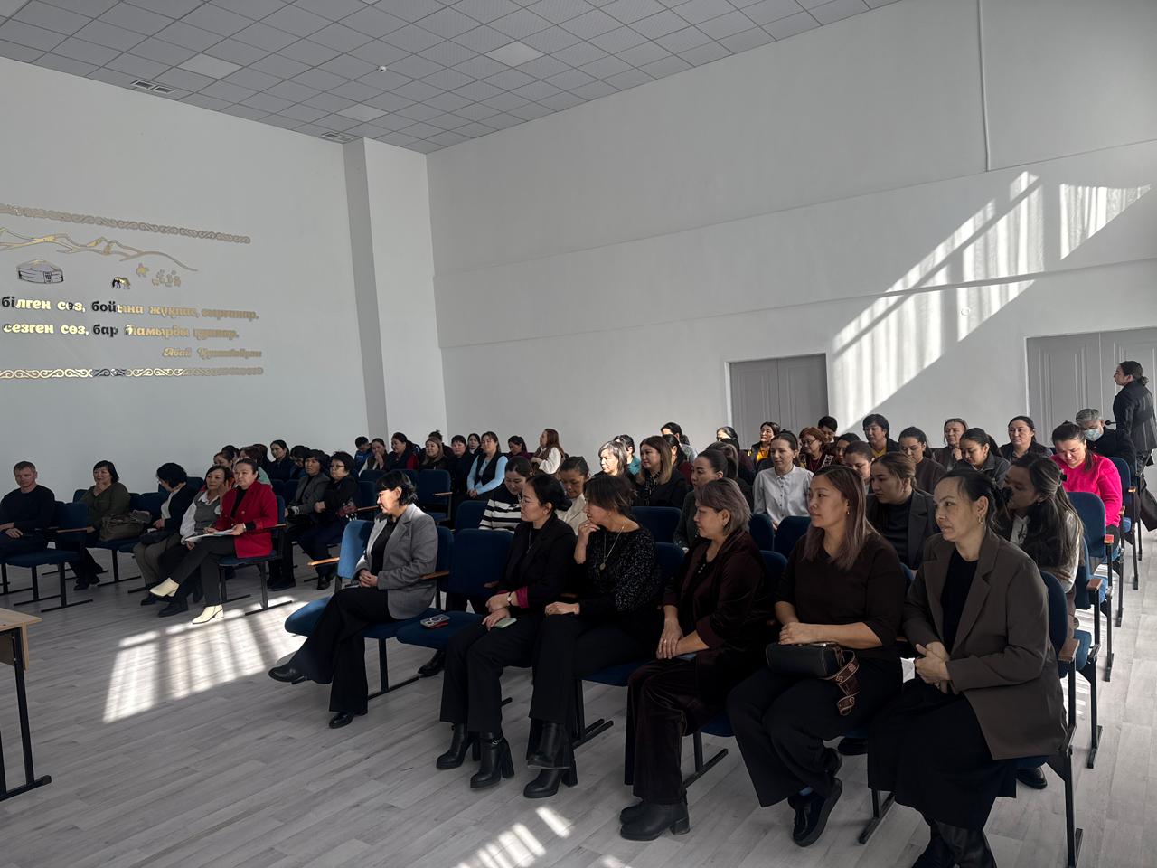 Аудандық коалиция өкілдері Ақадыр кентіндегі Ю.А. Гагарин атындағы мектептің еңбек ұжымымен кездесу өткізді