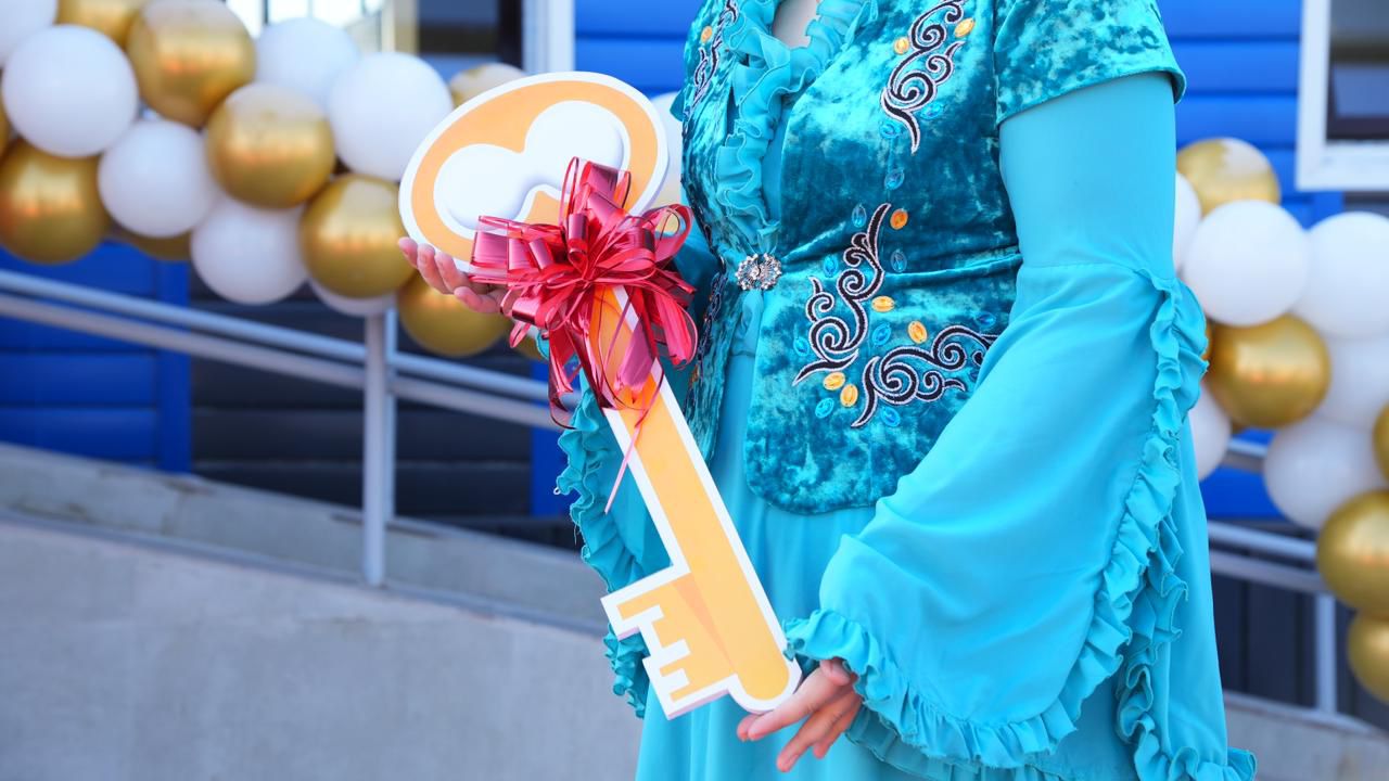 В Алматинской области открыли две врачебные амбулатории и вручили ключи от 132 новых квартир