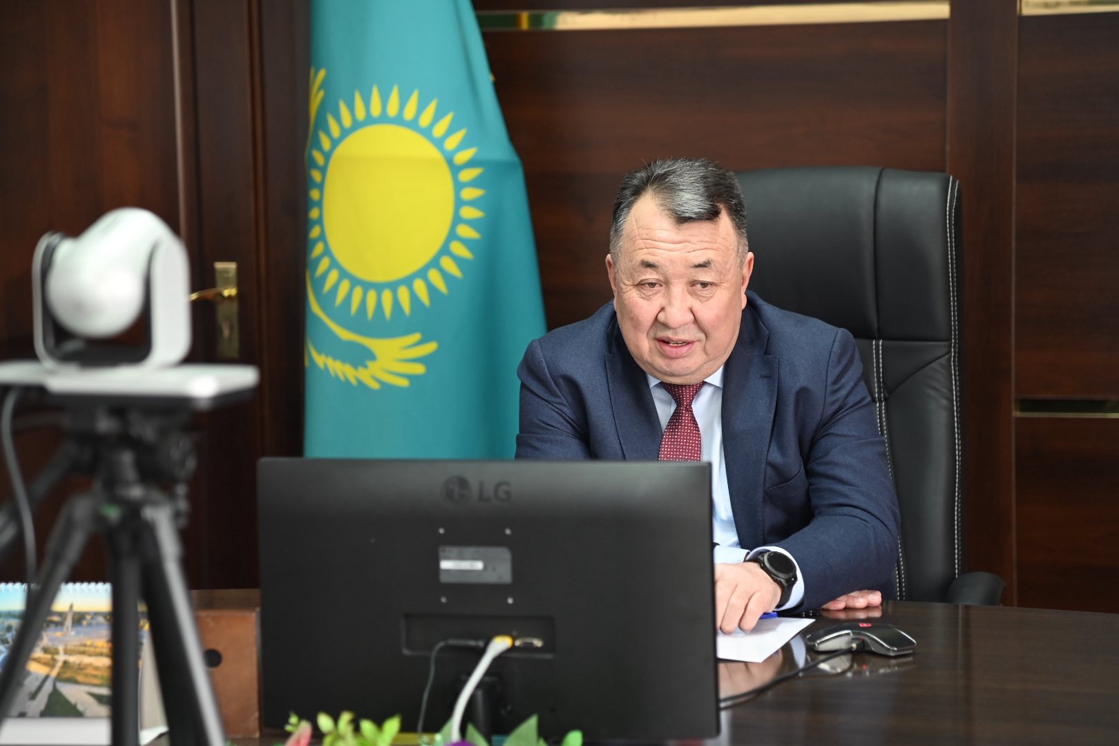 АУДАН БАСШЫСЫ «КАТКО» КӘСІПОРНЫНЫҢ БАС ДИРЕКТОРЫМЕН КЕЗДЕСТІ