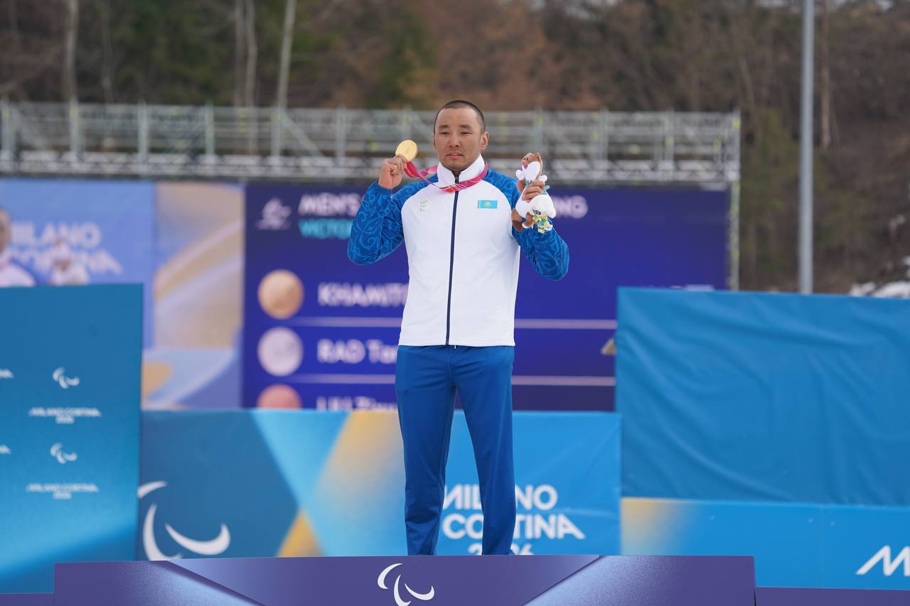 ҚР Туризм және спорт министрі Ербол Мырзабосынов Паралимпиада чемпионы Ербол Хамитовты құттықтады