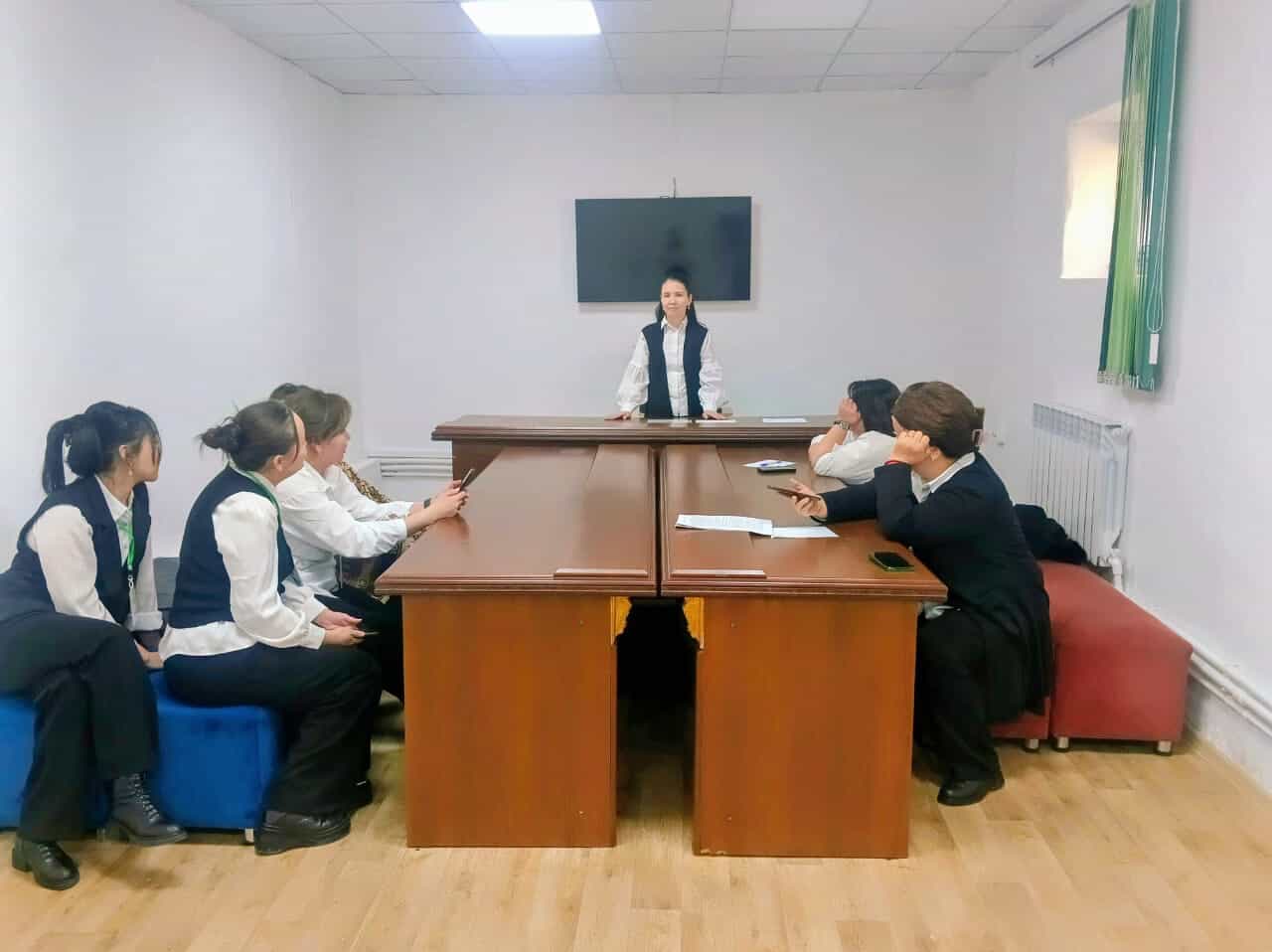 Жамбыл облысы Әділет департаментінің коммерциялық емес ұйымдарды тіркеу және тіркеу қызметі саласындағы бақылау бөлімінің бас маманы «Азаматтарға арналған Үкімет» мемлекеттік корпорациясы» КЕ АҚ Жамбыл облысы бойынша филиалының Тараз қалалық «Әулие ата аудандық» №1 Халыққа қызмет көрсету орталығының бөлім қызметкерлеріне ақпараттық-түсіндіру сипатындағы семинар-кеңес өткізілді.