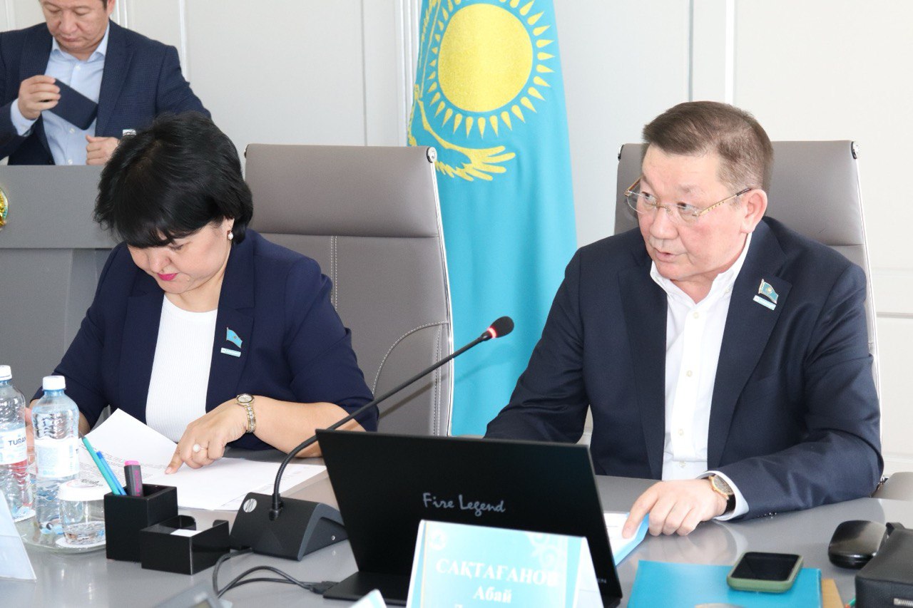 Мәслихаттың индустриалдық даму, инфрақұрылым және тұрғын үй-коммуналдық мәселелер бойынша тұрақты комиссия отырысы өтті