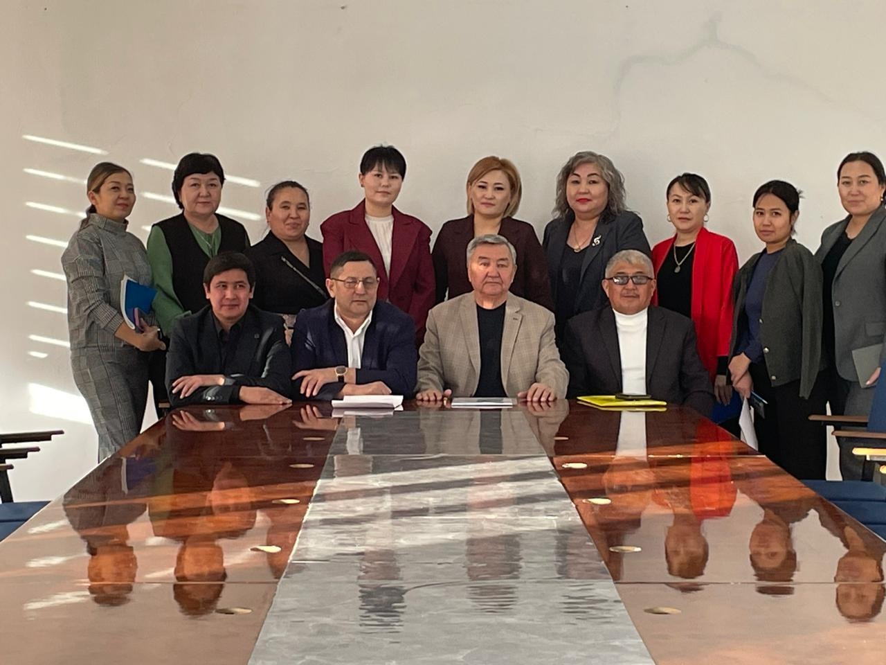 Аудандық коалиция өкілдері білім беру саласының қызметкерлерімен кездесу өткізді