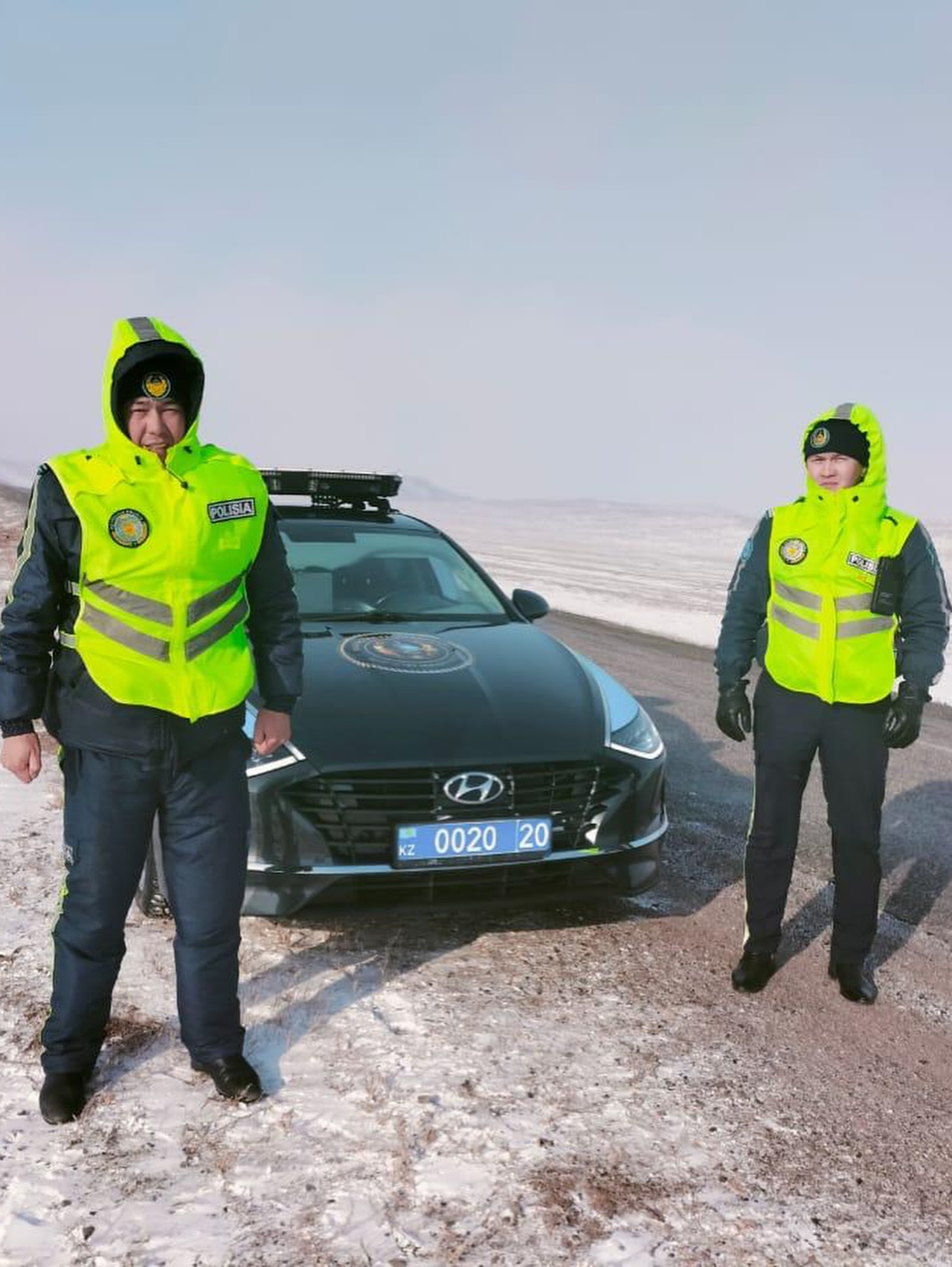 Ұлытау облысында ауа райының күрт бұзылуына байланысты жолда қиын жағдайға тап болған азаматқа полиция қызметкерлері дер кезінде көмек көрсетті.