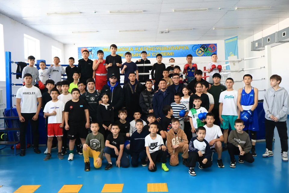 ӘЛЕМ ЧЕМПИОНДАРЫ САЙРАМ ЖАСТАРЫМЕН КЕЗДЕСТІ