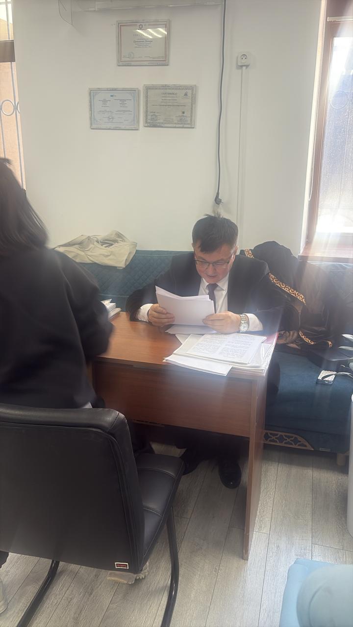 Еңбек инспекторы жұмыс сапарында түсіндіру жүргізeулер өткен  мәжіліс.